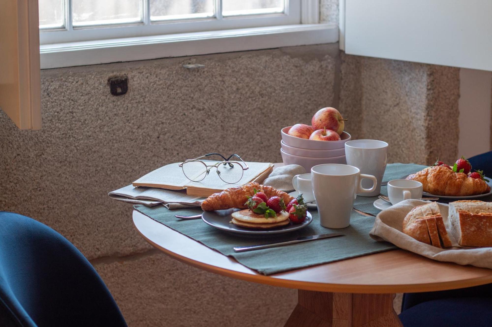 Lovelystay - Dirk Apartment - Almada 4º F Porto Bagian luar foto